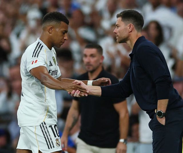 世体：巴萨与马竞在关注塞内西，而球员非常乐意去西甲踢球