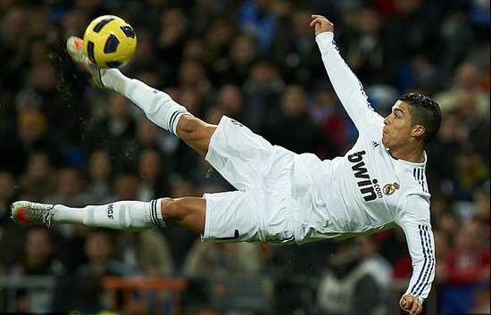 Jiejie确定无法归队了，网友在他老家偶遇他，在家等合同到期