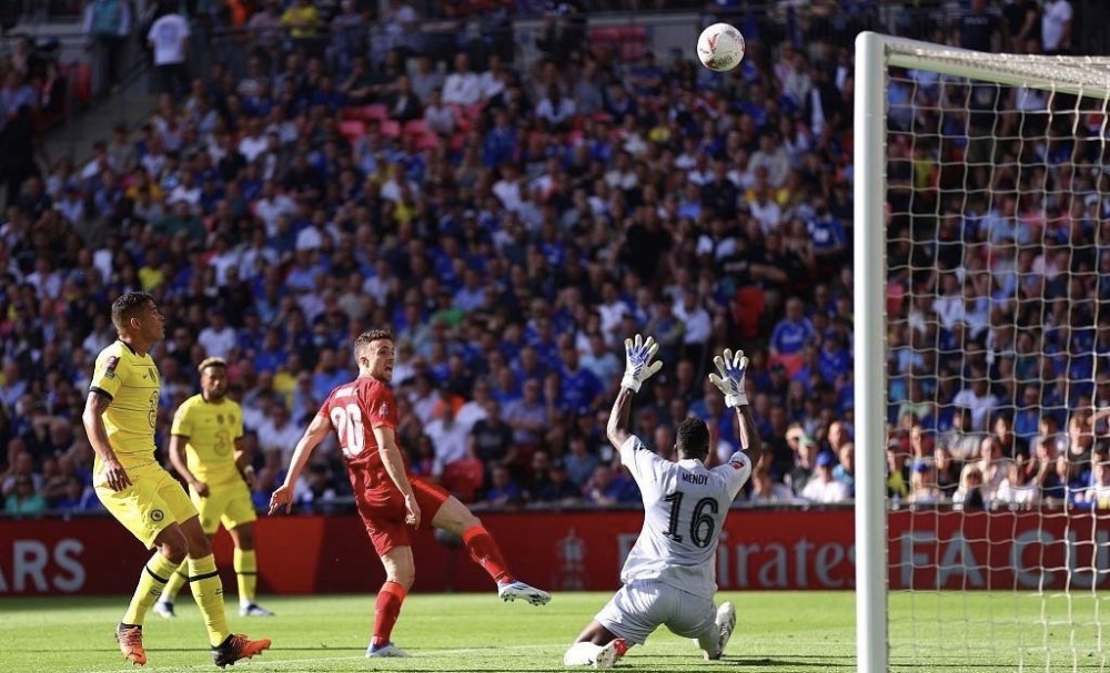 [NBA]里夫斯突入妙传 詹姆斯空位三分命中